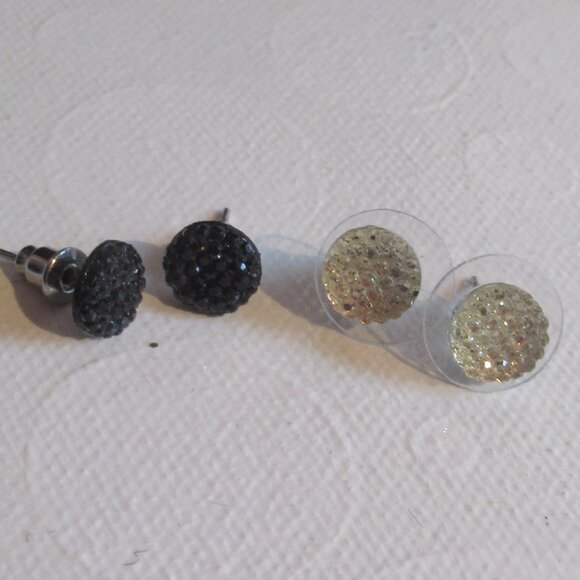2 pairs of stud earrings, Black, Champagne, Unused, - Picture 3 of 6